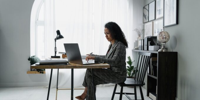 How to Budget Your Salary Like Rich People