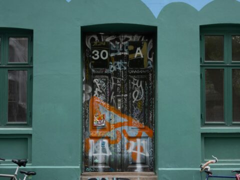 How to Buy Stocks Like a Wall Street Expert