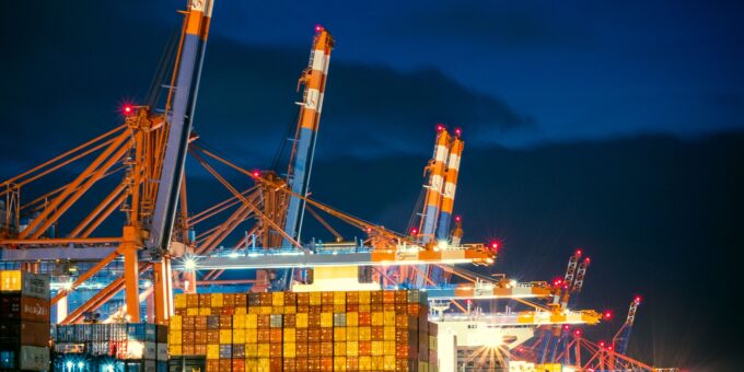 How to Choose the Right Shipping Method for International Trade